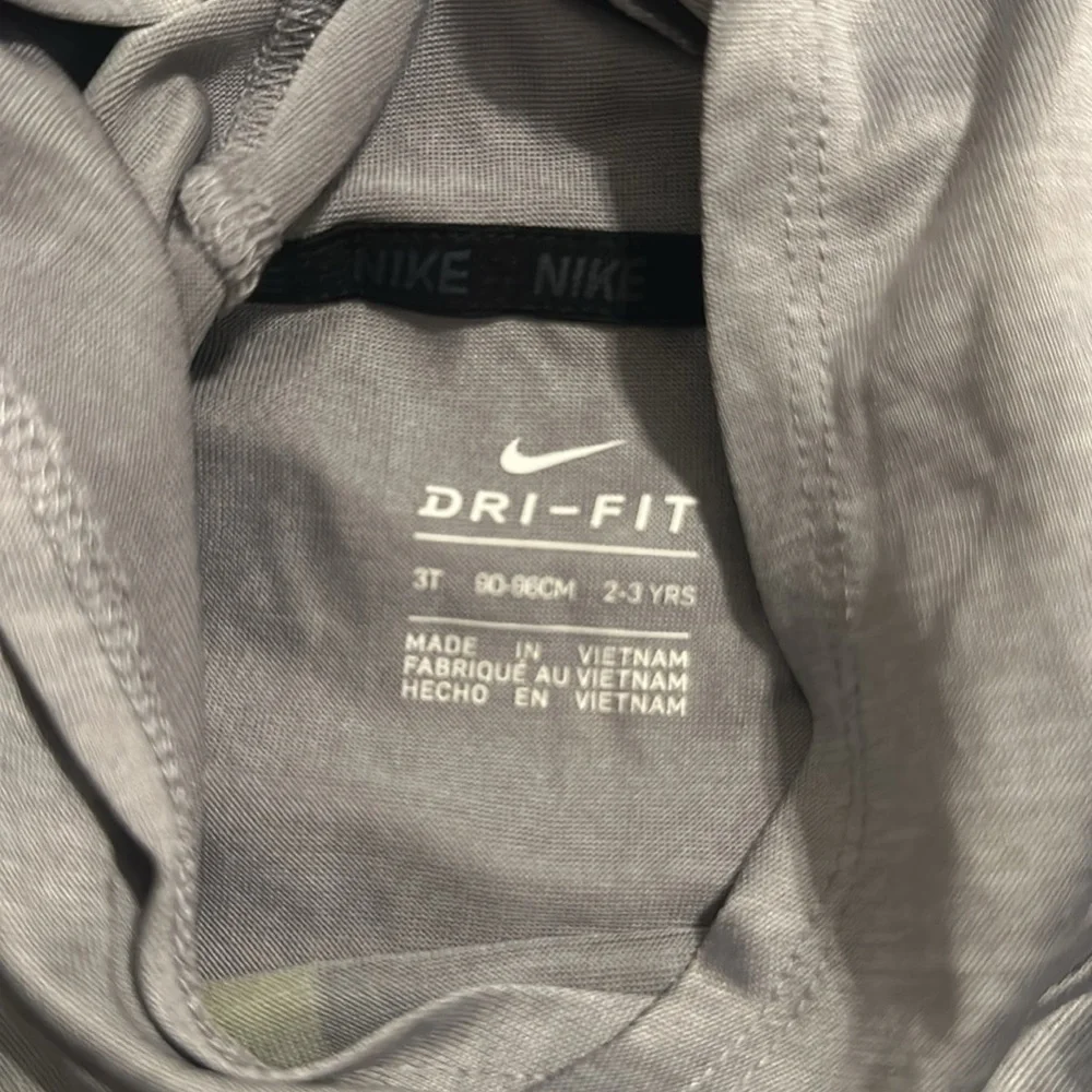 Nike boys drifit size 3T